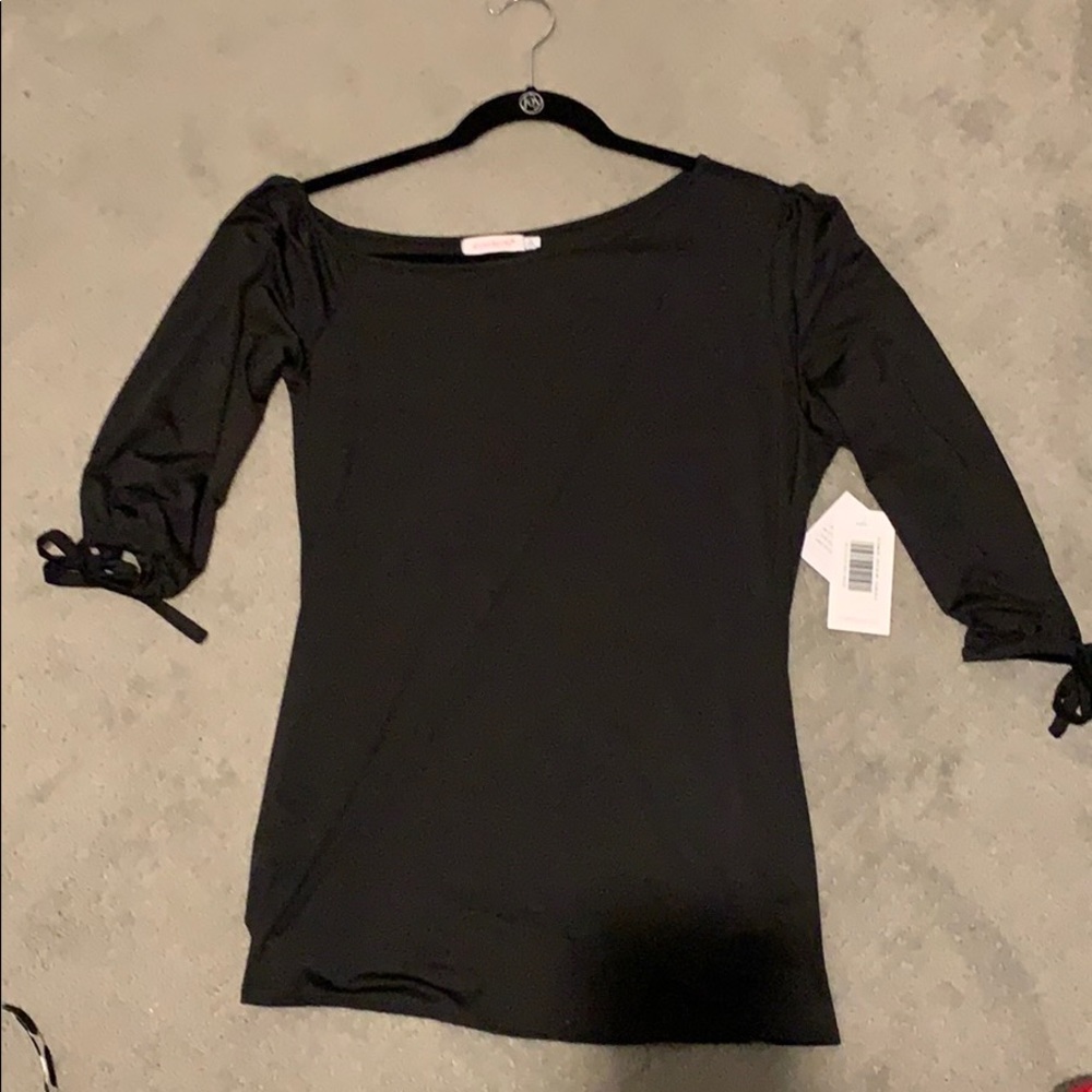shoedazzle black top 3/4 sleeve Size M
